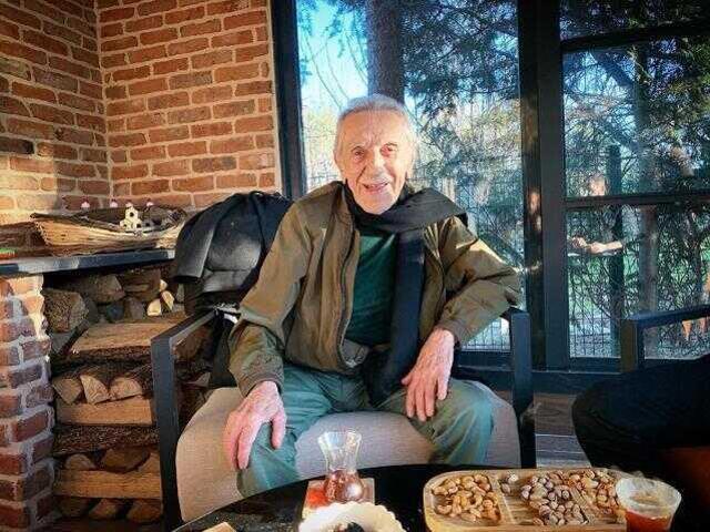 Aydemir Akbaş, paylaştığı video ile ölüm haberlerine tepki gösterdi