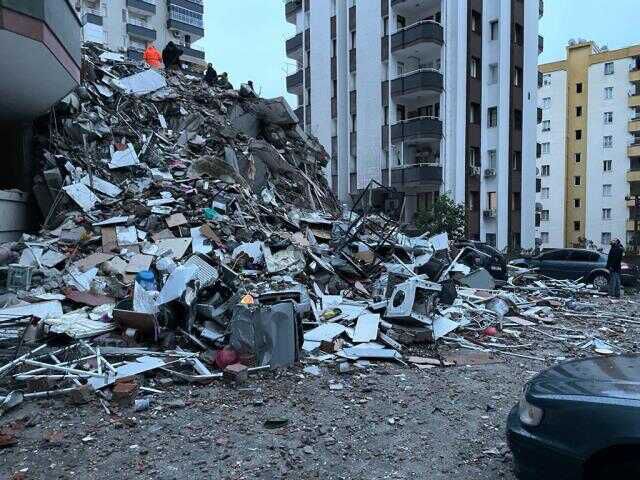 Türkiye güne acı uyandı! İşte 7,4 şiddetindeki depremin vurduğu 11 ilimizden yürek yakan kareler