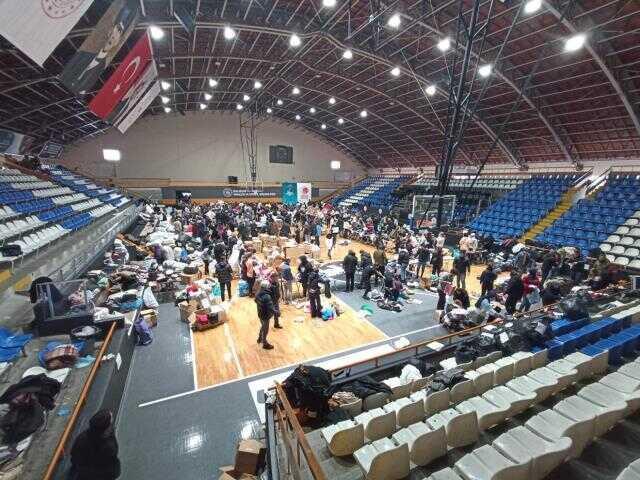 Balıkesir Valiliği koordinasyonunda yardımlar depremzedelere gönderiliyor