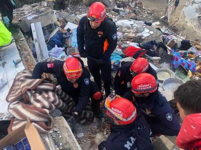 Acısını yüreğine gömdü görevinin başına döndü