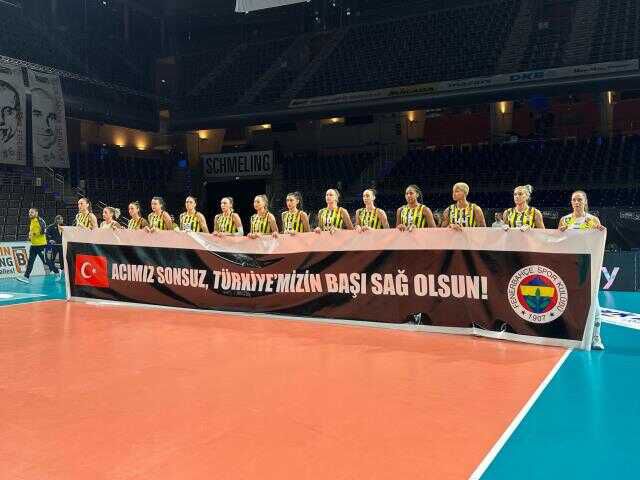 Fenerbahçe, CEV Şampiyonlar Ligi'nde play-off etabına yükseldi