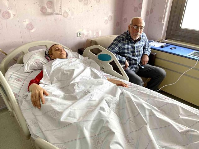 Enkaz altında kızını kaybeden anne korku dolu anları anlattı: Anne sen ölme ben öleyim