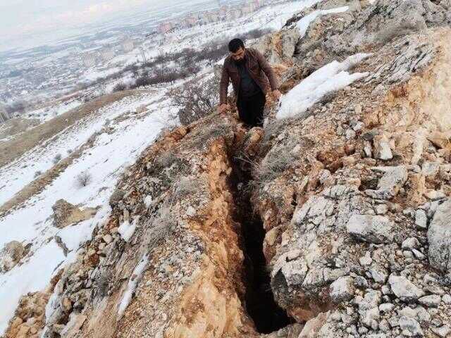 Malatya'da korkunç manzara deprem dağı ikiye böldü