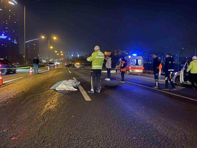 TEM Otoyolu'nda seyir halindeki otomobilden düşen şahıs iki aracın çarpması sonucu öldü