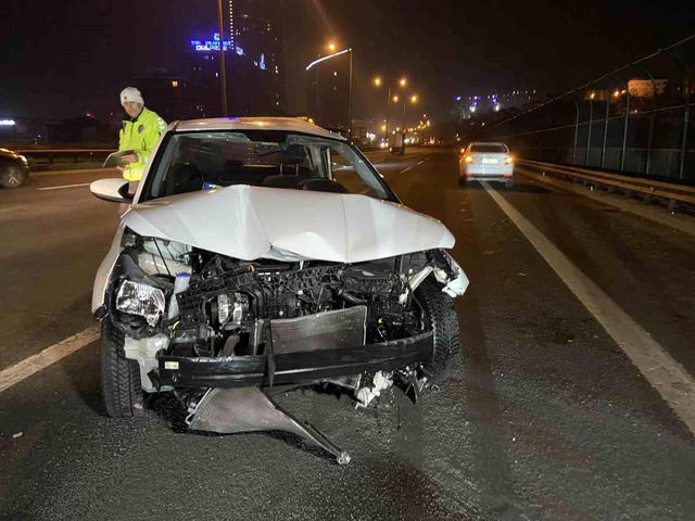 TEM Otoyolu'nda seyir halindeki otomobilden düşen şahıs iki aracın çarpması sonucu öldü