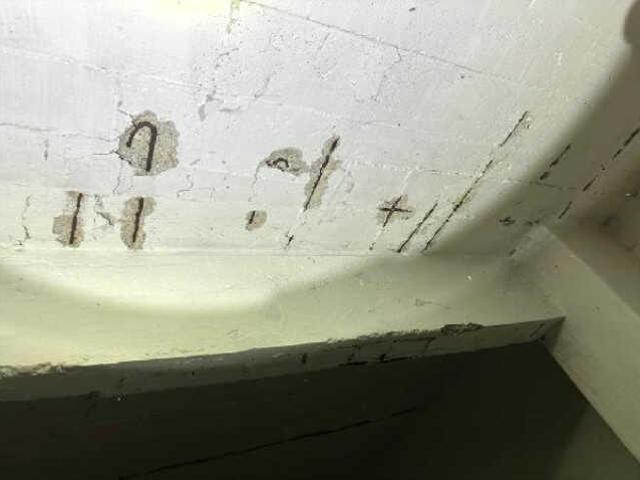 BAKIRKÖY'DEKİ PASAJIN KOLONLARINDAKİ HASAR ESNAFI TEDİRGİN ETTİ