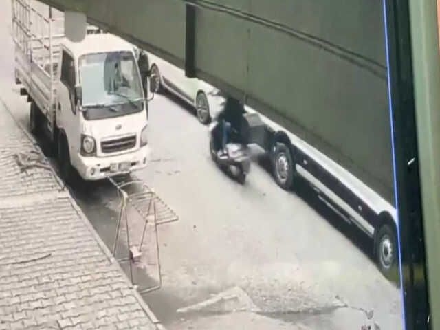 Sultangazi'de annesine ziyarete gitti, çıkışta silahlı saldırıya uğradı