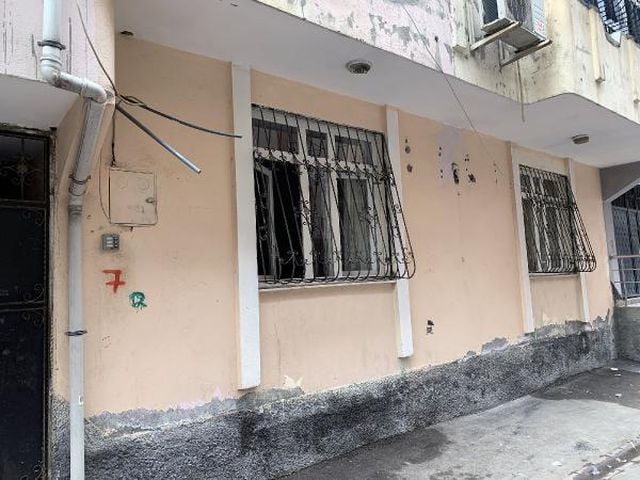 Karısının boğazını kendisini aldattığını düşündüğü için kesmiş