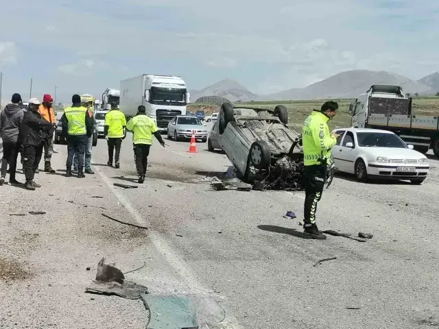 Aniden yola atlayan köpek faciaya neden oldu: 4 ölü 4 yaralı