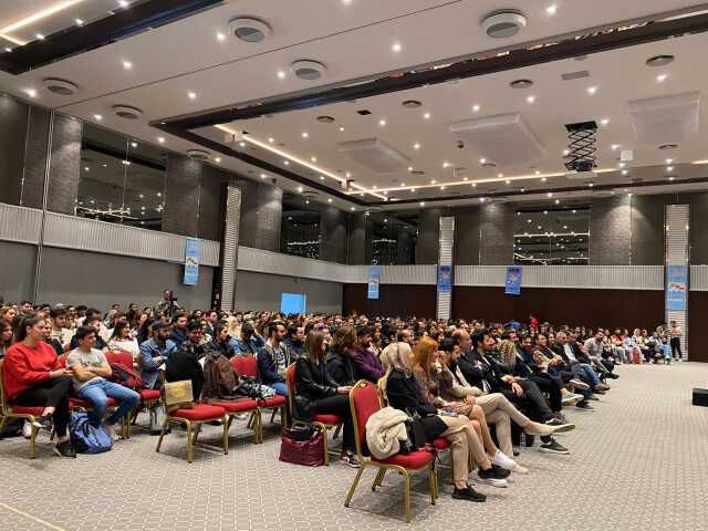 550 Genç Türkiye Gençlik Buluşması için Pullman İstanbul Hotel'de bir araya geldi.