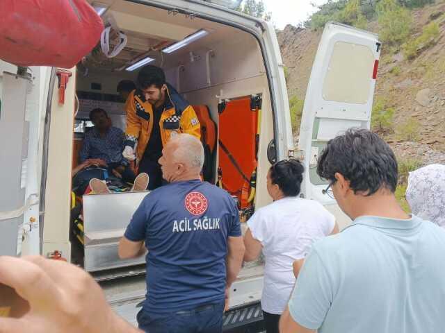 Trafik kazasında yaralanan Nihat Zeybekci'den ilk açıklama: Gayet iyiyiz, merak etmeyin