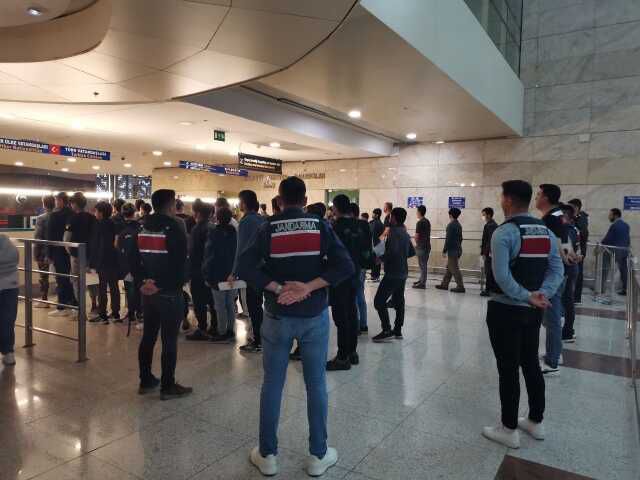 Yılbaşından bu yana 42 bin 685 düzensiz göçmen sınır dışı edildi
