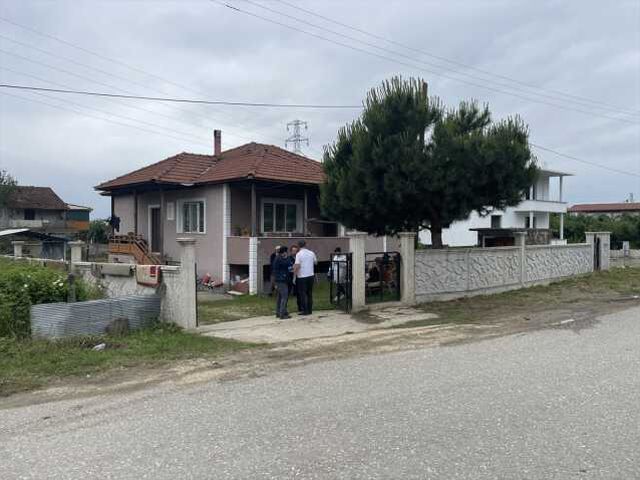 Baba, bıçakla ailesine zarar vermeye çalışan oğlunu silahla öldürdü