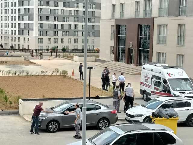 23'üncü kattan atlayan adam komşusunun üzerine düştü! 1 ölü, 1 yaralı