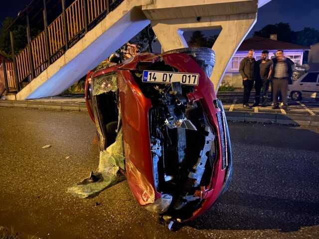 Hurdaya dönen otomobilin sürücüsü olay yerinden kaçtı