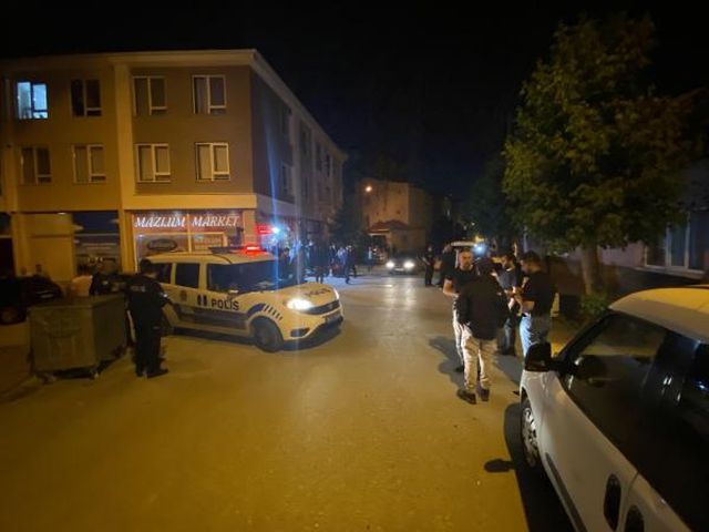 Mahalleyi karıştıran taciz iddiası! Şüpheliyi darp edip evini taşladılar