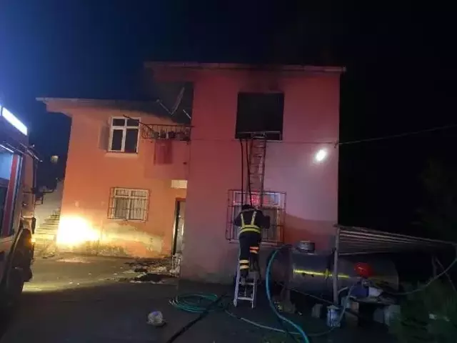 Babasını öldürüp evi ateşe verdi! Kan donduran olayın altından mide bulandıran 'Taciz' detayı çıktı