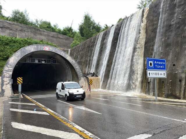1000'e yakın heyelan meydana geldi, 1 can kaybı var! 30 il için sarı ve turuncu kodlu uyarı
