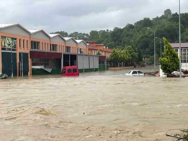 Sel felaketinin vurduğu Karadeniz için bir uyarı daha! Meteoroloji'den 13 kente 'turuncu' kodlu alarm
