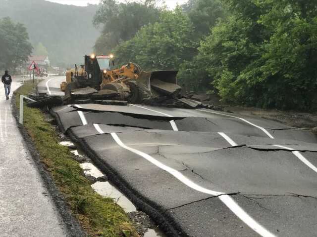 Sel ve heyelan nedeniyle hayat felç olduğu Karadeniz'de 13 il için yeni uyarı var