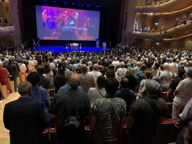 MFÖ, 52 yıllık dostları Özkan Uğur'a sahnede veda etti: Özkanım hoşça kal