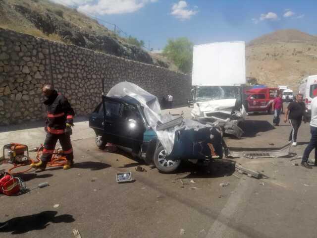 Malatya'da feci kaza: 2 ölü, 1 yaralı