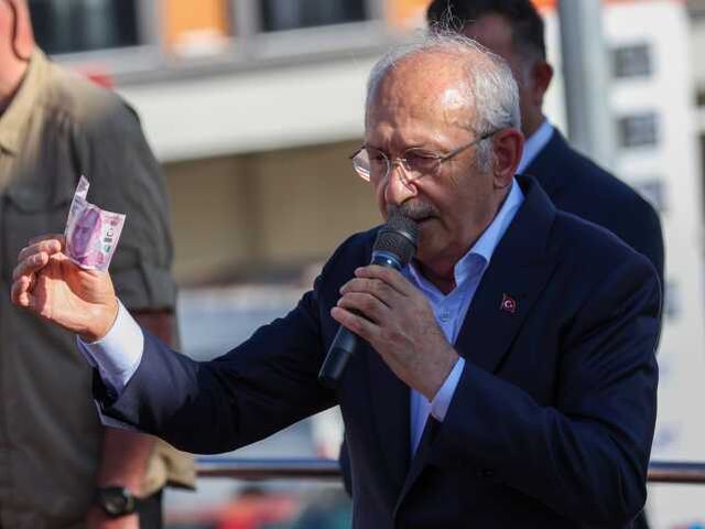 Kılıçdaroğlu, elindeki 200 TL'lik banknotla vatandaşlara seslendi: Asıl zammı seçimden sonra göreceksiniz