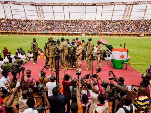 Nijer'de hareketlilik! Cunta, askeri müdahaleye karşı hava sahasını kapattı