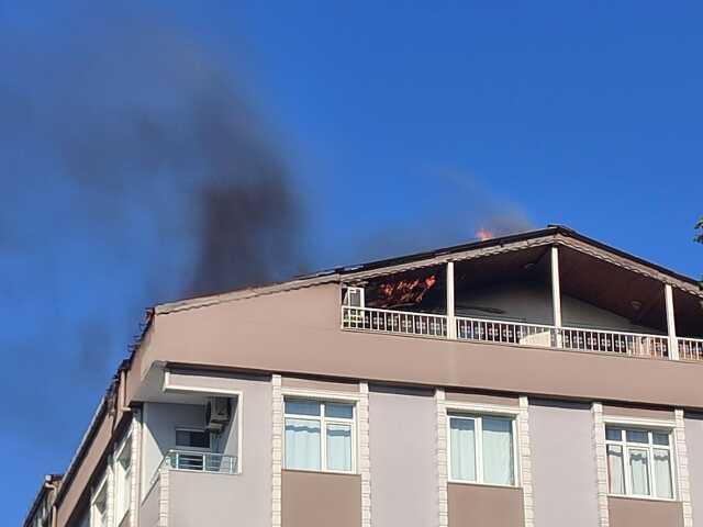 Abisinin kendisine tuşlu telefon alınmasına kızan adam binayı yaktı