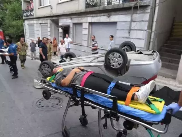 Üsküdar'da aracın takla attığı kazada can pazarı: 1'i ağır, 5 yaralı var