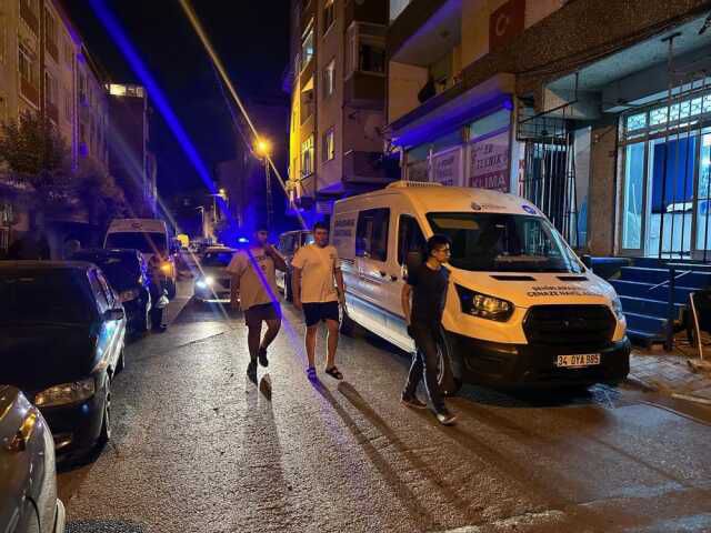 İstanbul'da cinnet getiren şahıs, önce eşini sonra kendini vurdu