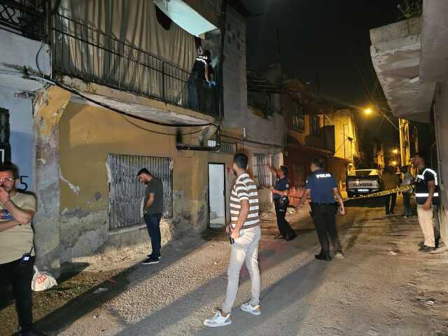 Sokaktan seslendiği husumetlisini, balkona çıkar çıkmaz başından vurarak öldürdü