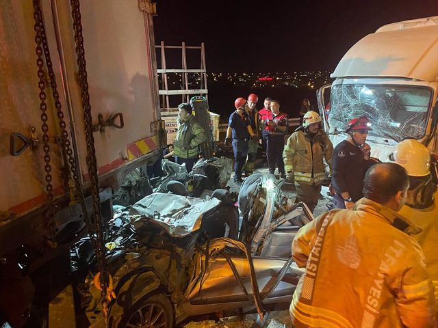 İstanbul'da TEM Otoyolu'nda zincirleme trafik kazası: 4 ölü, 4 yaralı