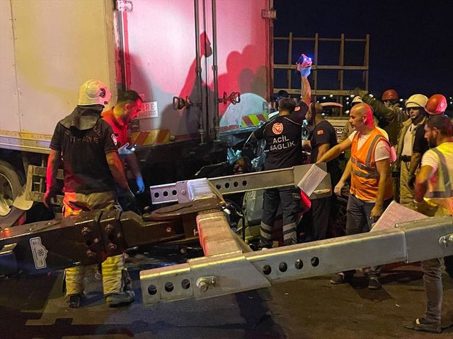İstanbul'da TEM Otoyolu'nda zincirleme trafik kazası: 4 ölü, 4 yaralı