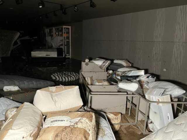 Başakşehir'de sağanak yağış sonucu MASKO Mobilyacılar Sitesi büyük zarar gördü