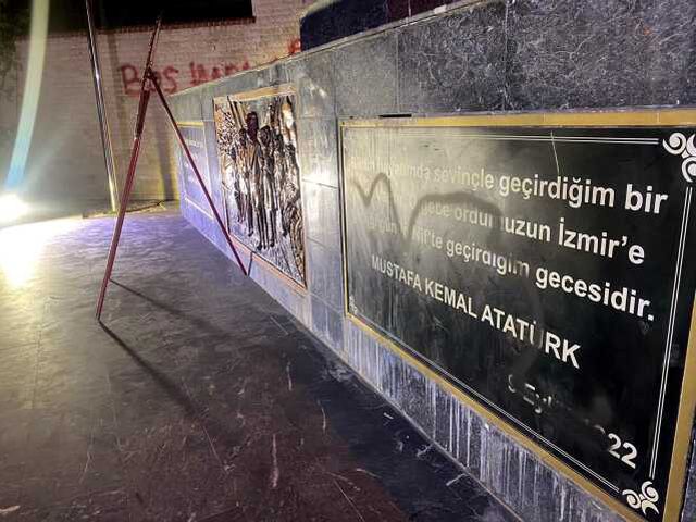 Atatürk Anıtı'na Hakaret İçerikli Yazı Yazan Şüpheli Tutuklandı