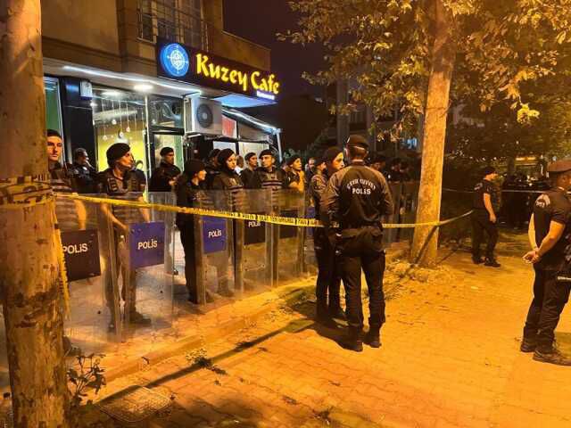 Esenyurt'ta alacak verecek kavgasında bir kişi boğazından bıçaklanarak hayatını kaybetti