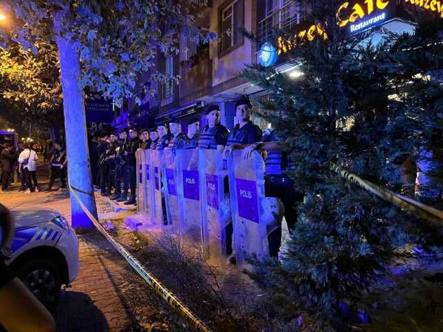 Esenyurt'ta alacak verecek kavgasında bir kişi boğazından bıçaklanarak hayatını kaybetti