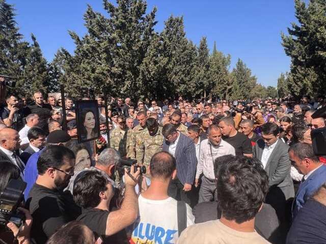 Azerbaycan Milletvekili Ganire Paşayeva'nın cenazesi toprağa verildi
