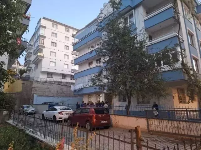 Annesini öldüren kız intihar etti