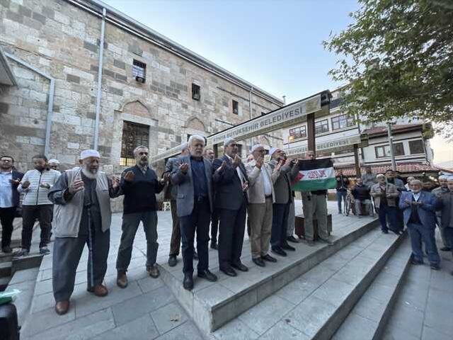İSTANBUL-FATİH'TE BİNLERCE KİŞİ FİLİSTİN'E DESTEK İÇİN BULUŞTU