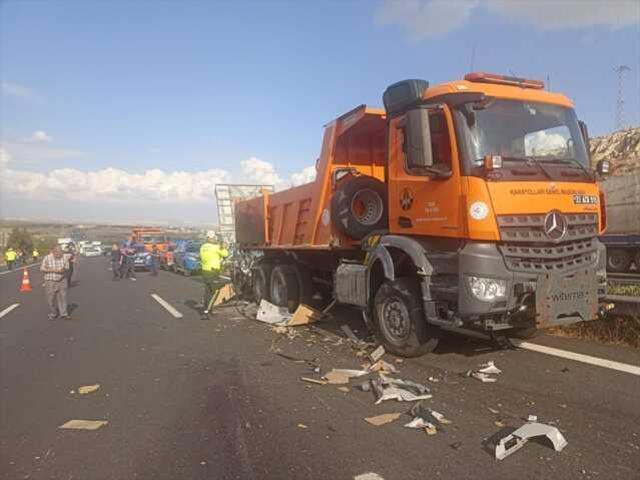 Gaziantep-Şanlıurfa otoyolunda minibüs devrildi: 5 ölü, 5 yaralı