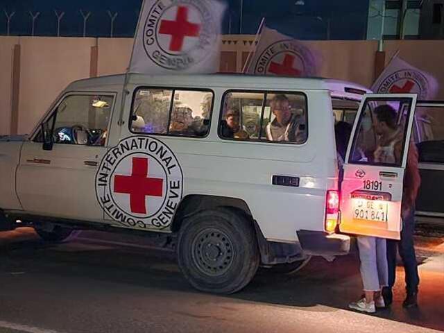 Hamas Putin'in isteğini hemen kabul etti: 2 Rus rehineyi serbest bıraktılar