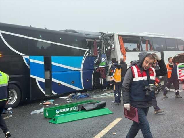 Kuzey Marmara otoyolunda 11 kişinin öldüğü zincirleme kazadan ilk görüntüler
