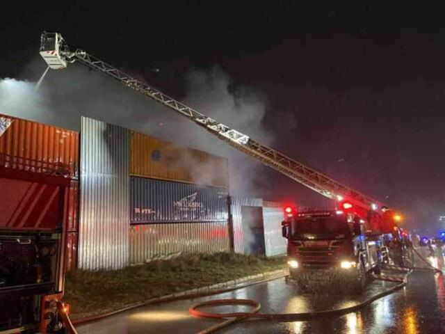 İstanbul'da film platosu alev alev yandı