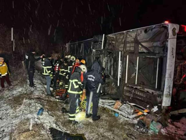 Kastamonu'da yolcu otobüsü tarlaya uçtu: 4 ölü, çok sayıda yaralı var