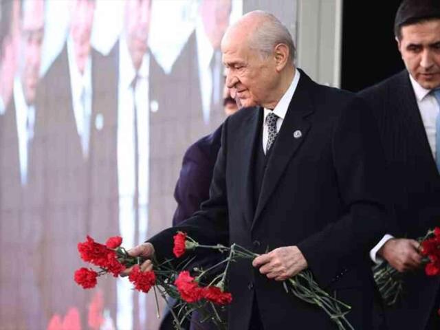 MHP lideri Bahçeli: Mersin'i Cumhurbaşkanımıza hediye edecek misiniz?