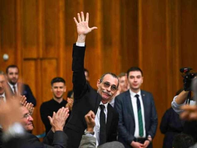 Erdal Beşikçioğlu kimdir? CHP Ankara- Etimesgut Belediye Başkan adayı Erdal Beşikçioğlu kaç yaşında, nereli?