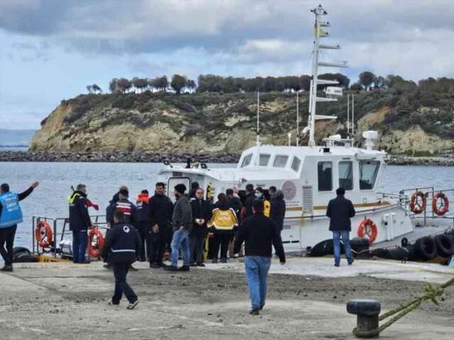 Çanakkale'de mülteci botu battı! 2'si bebek 16 kişi hayatını kaybetti