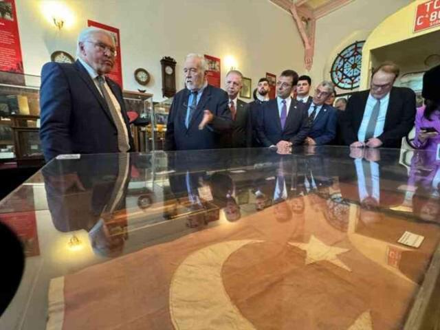 Almanya Cumhurbaşkanı Steinmeier, İlber Ortaylı'nın anlatımıyla müze gezdi